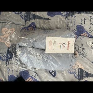 NWT unused Gray Maru neck pillow